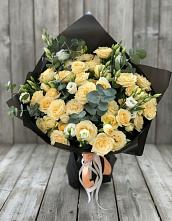 Букет цветов из:  Розы и Лизиантусы в Сергокале