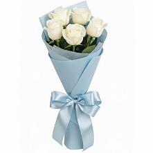 Букет 5 Белых роз Проуд в Сергокале