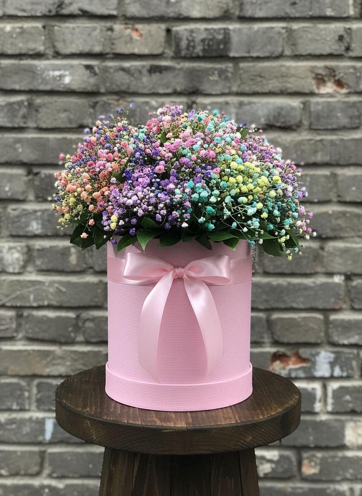 Цветочная композиция из Гипсофила и Розы в шляпной коробке в Сергокале