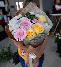 Букет цветов из:  Герберы, Розы и Хризантемы в Сергокале