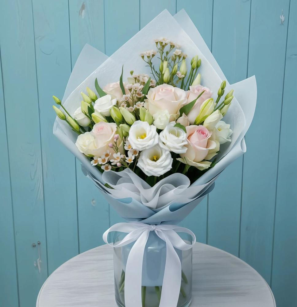 Букет цветов из: Розы и Лизиантусы в Сергокале