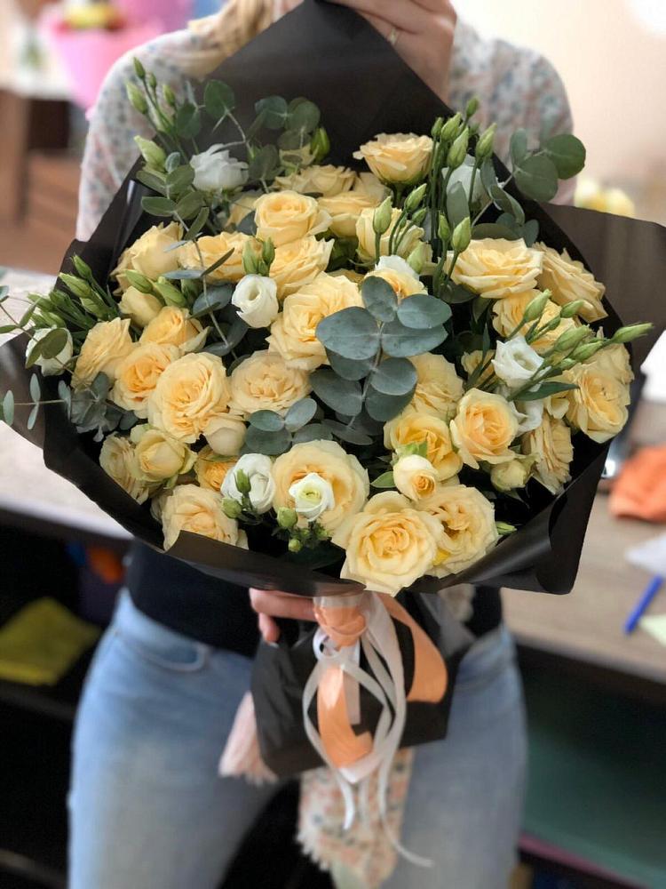 Букет цветов из: Розы и Лизиантусы в Сергокале