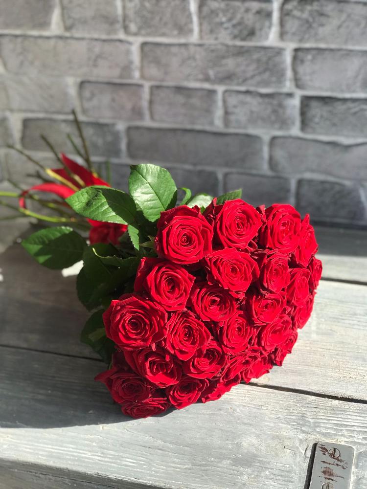 Букет Красные розы Фридом в Сергокале