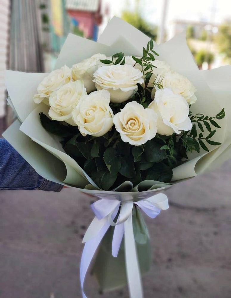 Букет Белые розы Проуд в Сергокале