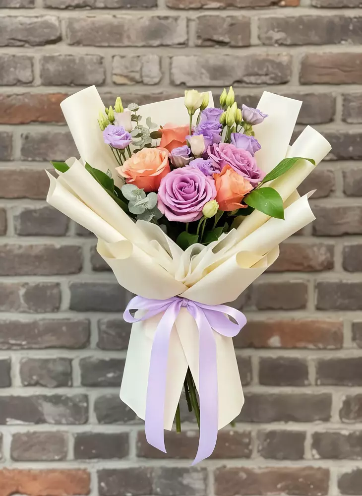 Букет цветов из: Лизиантусы и Розы в Сергокале