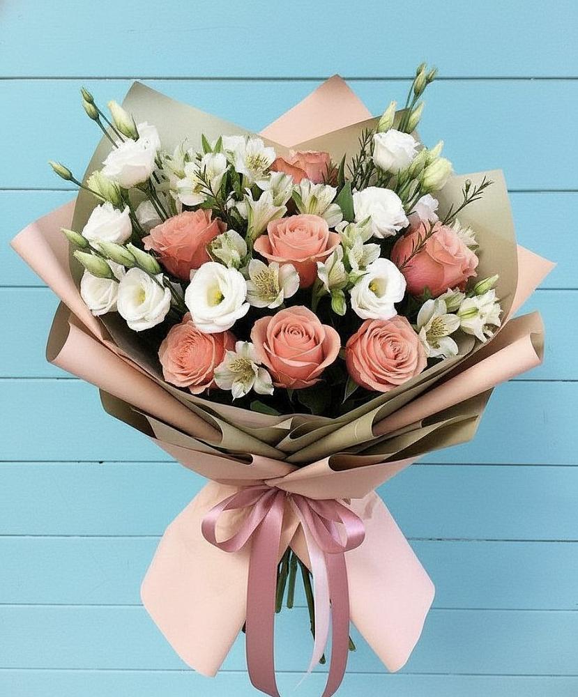 Букет цветов из: Розы, Альстромерии и Лизиантусы в Сергокале