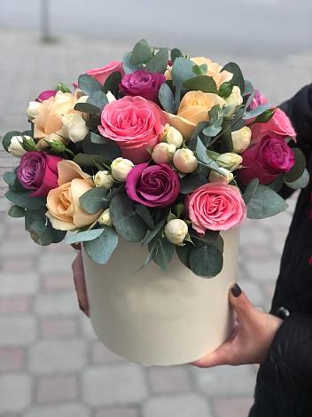 Цветочная композиция из Розы в шляпной коробке в Сергокале