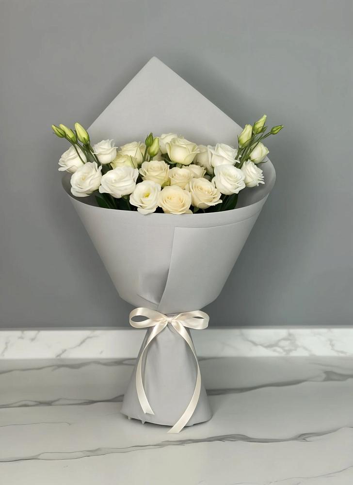 Букет цветов из: Розы и Лизиантусы в Сергокале