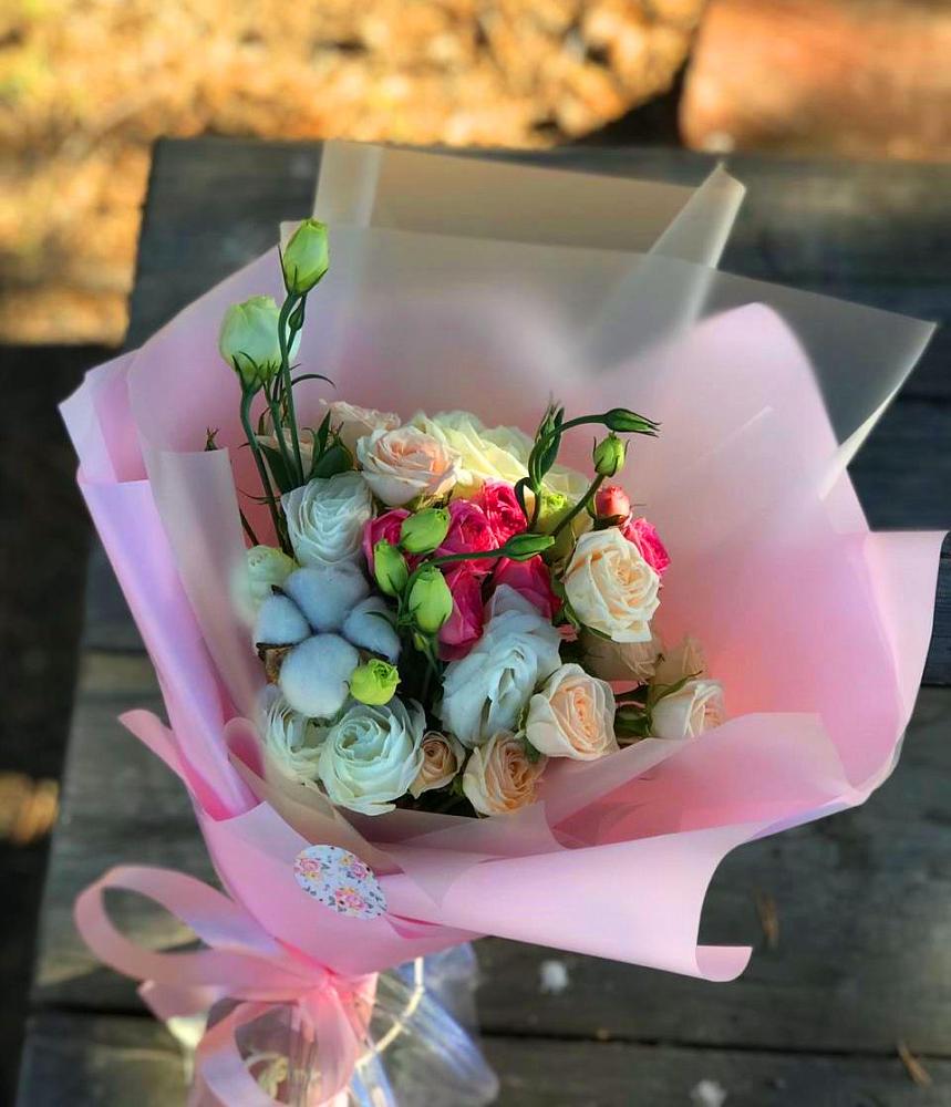 Букет цветов из: Розы и Лизиантусы в Сергокале