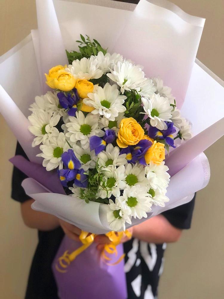 Букет цветов из: Ирисы, Хризантемы и Розы в Сергокале