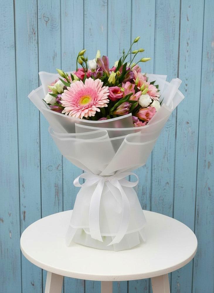 Букет цветов из: Герберы, Альстромерии и Лизиантусы в Сергокале