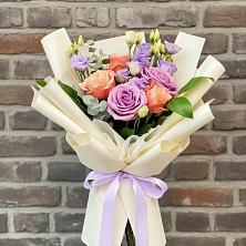 Букет цветов из:  Лизиантусы и Розы в Сергокале