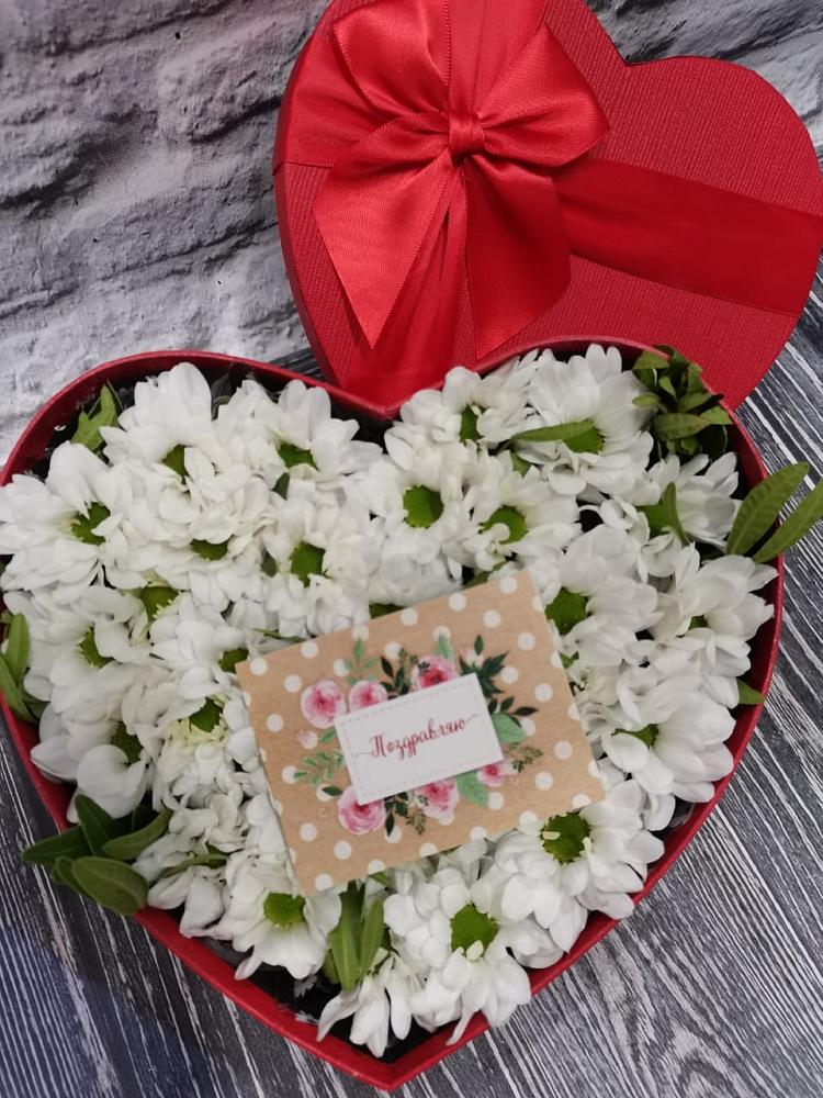 Цветочная композиция из Хризантемы в виде сердца в Сергокале