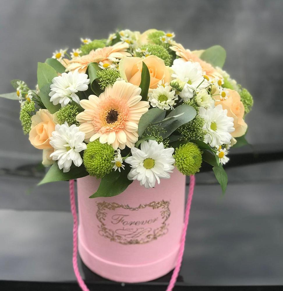 Цветочная композиция из Розы, Герберы и Хризантемы в шляпной коробке в Сергокале