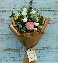 Букет цветов из:  Розы и Лизиантусы в Сергокале