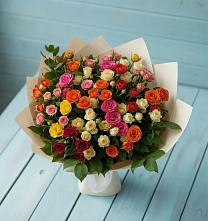 Букет Микс из разноцветных кустовых роз в Сергокале